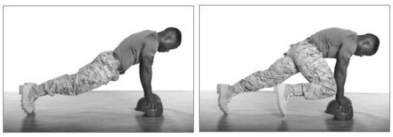 Planche avec flexions des genoux - une version améliorée de l'exercice classique